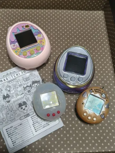 一月的快乐是挖煤姬给的！?✨这次走的可追踪小航空超安心，物流更新超及时。开箱瞬间心都要化了——拓麻歌子meets和4u完美入手，屏幕亮起的那刻童年回忆杀我！
挖煤姬真的太懂海淘人了！页面简洁、代切省心，还有超多稀有款可以蹲，打包也仔细。从此我的电子宠物家族又壮大了，...