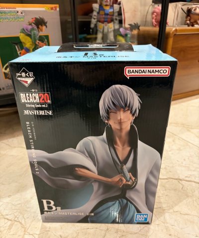 死神没想到今年尽然从新开始出动画了，想当年死神和火影忍者都是长篇的代表作，那个时候很多人都是双修或者三修，喜欢死神的队长，也喜欢火影忍者的各种影大人。