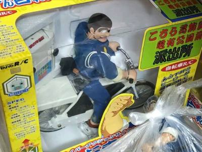 《乌龙派出所》两津勘吉（阿两），遥控自行车