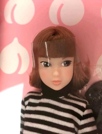 这次切了两个小件，试了试竹蜻蜓plus线路，没想到竟然这么实惠！而且比普通的ems还要快一些，感觉以后可以常用这个线路进行运输了哈哈哈哈。到手后抓紧给美女拍了张照，真不愧是美女，太漂亮啦！