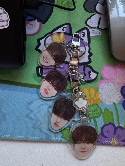 超满意的购物体验！物流一周直达，包装精致到位，钥匙扣品相绝佳无瑕疵，包装严实防磕碰，一周就顺利到手，物品毫无瑕疵，质感和颜值都在线，真心推荐！