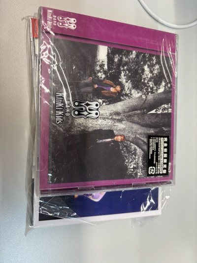 发了一包纸片和cd，对比之下使用了最便宜的竹蜻蜓plus，一共用了三个星期收到，感觉快递盒子和之前的好像不一样了。