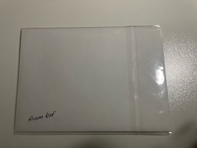 完好无损地收到花谱亲签了，国际真的很快，从起飞到拿到手基本上只用了大约一个周的时间，选的是竹蜻蜓plus包税线，通关非常丝滑，特别效率