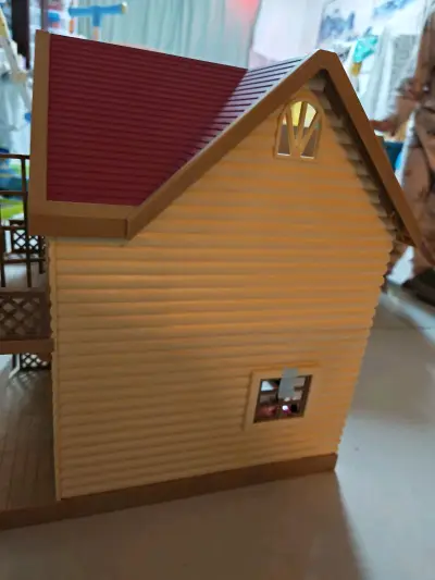 卖家打包的特别好，屋子很新，很满意！还送了很多家具之类的，性价比很高啊。。很喜欢这样的屋子，希望以后还能买到心头好