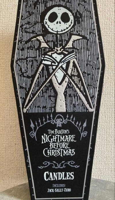 搜索关键词，发现很少见的圣诞夜惊魂蜡烛套装，尺寸很大，制作精致，盒子也很好看，不舍得使用，物流已久是竹蜻蜓，到手价格低，很满意！