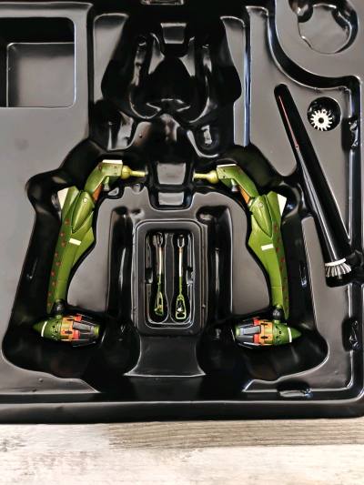 绝版老物终于通过海淘挖到了！卖家标注的“仅拆摆”诚不欺人，整体成色和全新没差，轻微瑕疵远看完全不明显。漆面光滑没有掉漆，透明件通透有光泽，连说明书都保存得很完整。平台操作超简单，中文搜索+自动翻译，新手也能轻松上手，以后淘老款就认准这儿了～