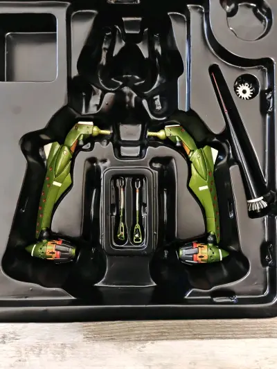 绝版老物终于通过海淘挖到了！卖家标注的“仅拆摆”诚不欺人，整体成色和全新没差，轻微瑕疵远看完全不明显。漆面光滑没有掉漆，透明件通透有光泽，连说明书都保存得很完整。平台操作超简单，中文搜索+自动翻译，新手也能轻松上手，以后淘老款就认准这儿了～