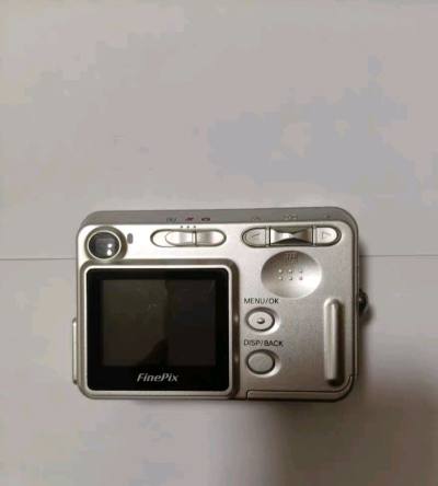 这次在挖煤姬切了富士和索尼的ccd相机，成色都很新，功能也完好，很幸运在挖煤姬好价切到，挖煤姬打包很严实，物流走的可追踪小航空，发货后不到10天收到，非常迅速。