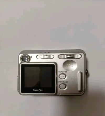 这次在挖煤姬切了富士和索尼的ccd相机，成色都很新，功能也完好，很幸运在挖煤姬好价切到，挖煤姬打包很严实，物流走的可追踪小航空，发货后不到10天收到，非常迅速。