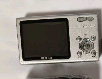 这次在挖煤姬切了富士和奥林巴斯的ccd相机，富士的相机不错，奥林巴斯的特别新，奶白色非常好看，功能还完好，很幸运在挖煤姬好价切到，挖煤姬打包很严实，物流走的ems，发货后一周左右收到，非常迅速。