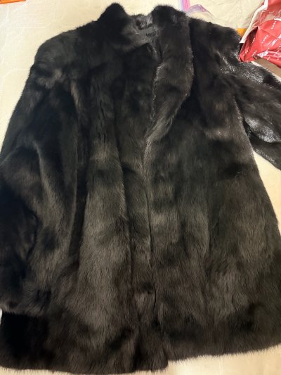 救命！怎么会有这么piu亮的貂皮大衣！！！
saga世家级别 底绒超级厚实  实物比照片美上一万倍！！！
第一次尝试竞标 竟然一下子好价得标！
姐妹们 放心冲！