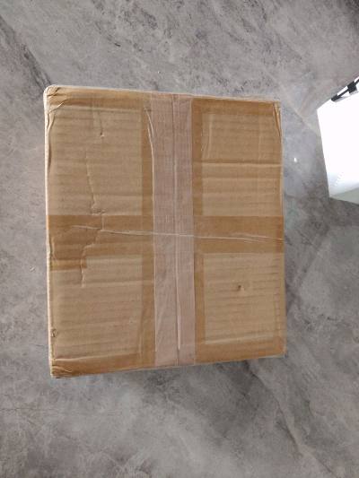 这次的阿拉蕾系列补充了基本漫画，有一本是韩版的漫画，非常让人惊喜，其他的也是一些小件，快递和运输时间都比较稳，就是现在都缴税付出一笔费用。