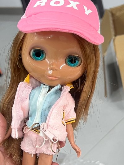 捡漏了blythe的退坑拍卖包，里面的物品状态不错，分箱发货也很快，每个都用泡沫纸包裹。赞赞赞！平台的优惠券也给力，四舍五入等于没花钱！