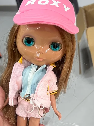 捡漏了blythe的退坑拍卖包，里面的物品状态不错，分箱发货也很快，每个都用泡沫纸包裹。赞赞赞！平台的优惠券也给力，四舍五入等于没花钱！