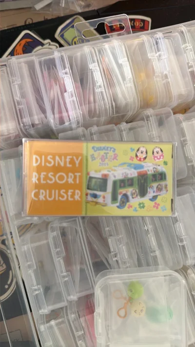 这款多美卡小汽车做工精细，车身线条流畅，漆面光泽度高，细节刻画到位，车轮顺滑，推起来特别顺手，是收藏和把玩两相宜的小比例车模。感谢代购平台帮我淘到这么稀有的款式，选品靠谱、包装严实、物流也很快，让收集小车变得轻松又安心。