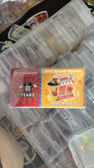 这款多美卡叮叮车做工精细☆*:.｡. o(≧▽≦)o .｡.:*☆，是周年款，车身线条流畅，漆面光泽度高，细节刻画到位，感谢代购平台包装严实、物流也很快。