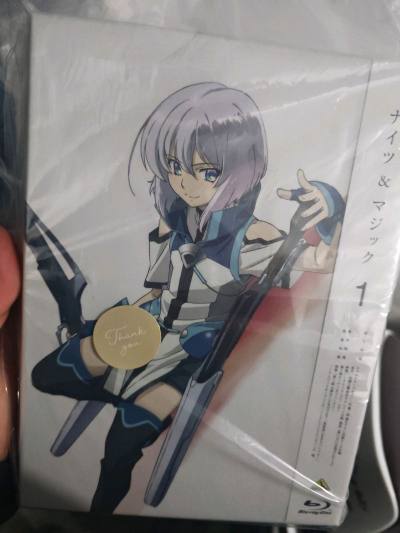 非常满意的一次购物体验，包装的很好完全没有任何的损伤，里面的特典也都保存好好的，中途因为拍照没有选择不拆封去问了客服，回复的也很快，购物体验很好