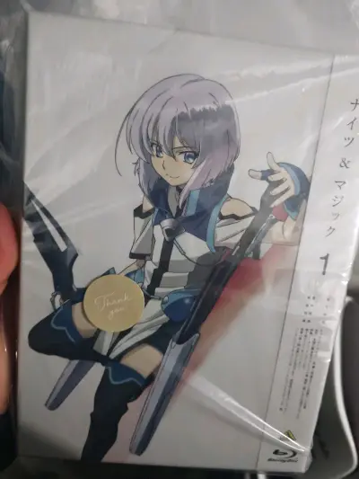 非常满意的一次购物体验，包装的很好完全没有任何的损伤，里面的特典也都保存好好的，中途因为拍照没有选择不拆封去问了客服，回复的也很快，购物体验很好