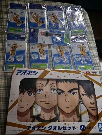 小春吃饭柄特别可爱，但是国内无人出，煤炉蹲好久终于有人出了~~O(∩_∩)O~~还切了青之芦苇的百元店立牌，冷番好价多
最后夸一下挖煤姬的打包，很严实✌︎˶╹ꇴ╹˶✌︎