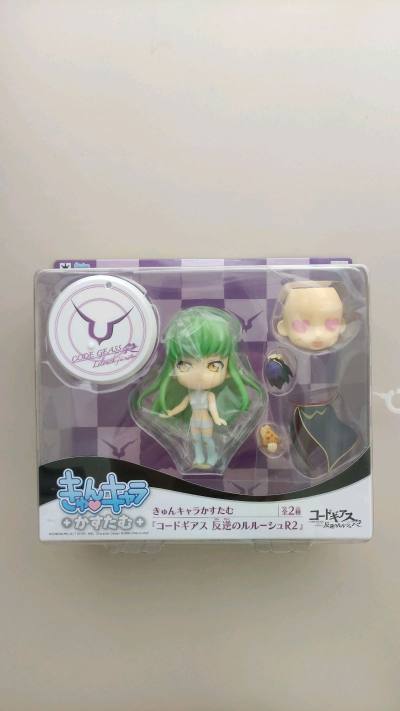 在Jungle上面购买的眼镜厂C.C小人到了，系列手办小人一共两种，都保持着良好的品相，对于多年前的产品是非常难得的。得益于挖煤姬这个平台，可以轻松地上Jungle购物也是一件乐事了~