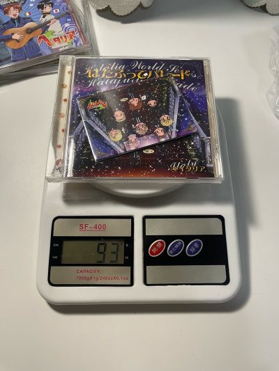 打包超级严实，每一张CD都完好无损，我还特意称重了，和平台标注的重量完全一致，没有任何虚报。
三张CD的成色都超出预期！
 《はたふってワールド》和《まるかいて地球》的封面和碟片都几乎全新，还带了小特典卡片。