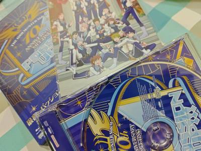 海运物流一个月左右的时效说实话一直挺稳定，安心之选（主要是穷），而0添加的常规包装方案……有种垫了又好像没垫没垫但也跟垫了差不多的矛盾美学，主打一个反正没造出初伤来就还能省
这次运回来的完全是个万南哄堂大孝组合包……18年就在用的潮流生撞色设计与日常般的错版实物，真...