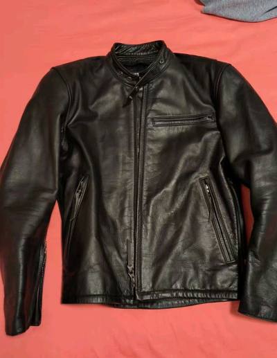 套了一件日本原产皮衣 很完美  还用了个折扣券 算下来商品价格比平台非但没加钱还更便宜了 现在合箱发货速度也比以前快多了 总之就是好 