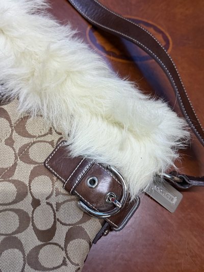 感谢挖煤姬让我实现无痛日淘，又又又收到了特别貌美的中古coach，喜欢的不得了，成色依旧很新，和图片无异，物美价廉～