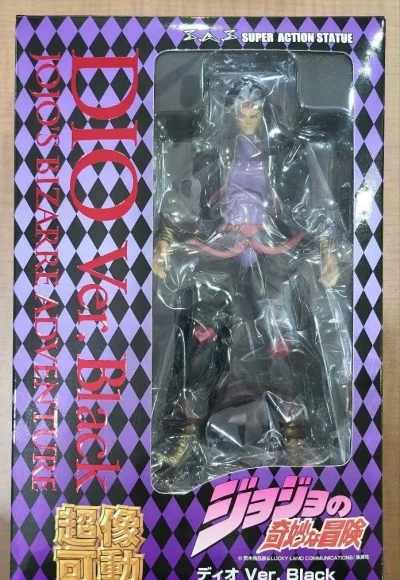 在煤炉蹲了好久终于遇到品相超赞的超像可动DIO，日本卖家包装得超级仔细，本体和替身「世界」的配件全都齐全。关节可动性绝了，能摆出各种嚣张的姿势，尤其是那个经典的时停pose，金色涂装和阴影处理简直神还原荒木线画风！
