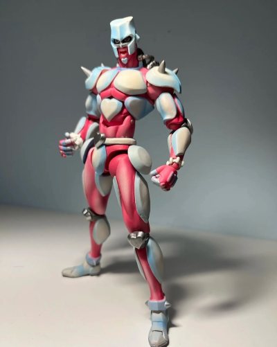 【挖煤姬海淘：疯狂钻石】这款第四部的“疯狂钻石”实物让人爱不释手！标志性的粉蓝配色涂装过渡非常自然，在光线下质感温润。关节的松紧度调校得恰到好处，既能稳稳摆出单膝跪地准备“修理”的姿势，又能流畅做出挥拳的动感造型。
