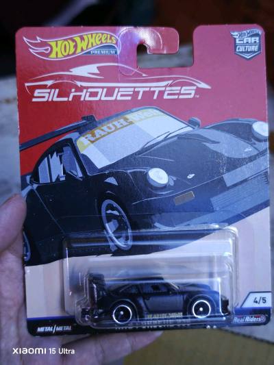 以前没玩风火轮的时候，不知道这个的好，国内一直没有好的价格，终于在。挖煤姬拍买到宝贝。开心。顺便把R34一起收入囊中。