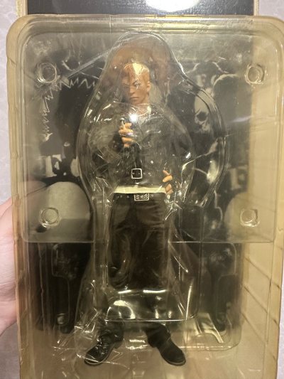 这次淘到了重制版的村田十三
脸和旧版的不太一样了
细看感觉有点像BIGBANG里面的TOP
整体风格不是那么的日系