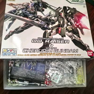 作为铁杆00粉，这个彩透系列也是要必须收齐的名单之一，这次收了一个好价，比起国内便宜一百多，美滋滋，可惜就是到手有点盒压，但不明显，可以接受。继续收集其他剩余的三盒！
seed的人物盒蛋，宁可错过不可放过…