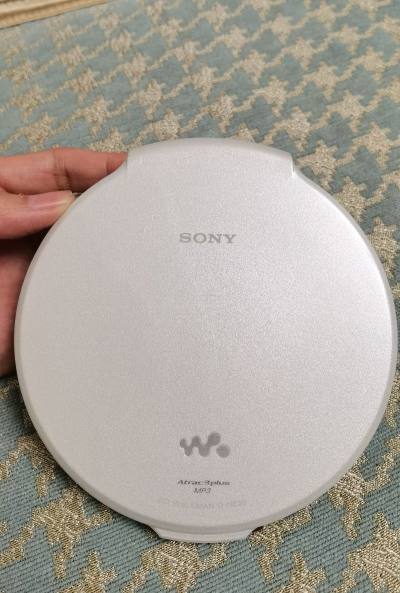 又到货一箱随身听盲盒，这次机器很少，小小的一小箱子，空运的速度还是极快的，四天就到手了，东西也都完好无损，开心中，哈哈！~