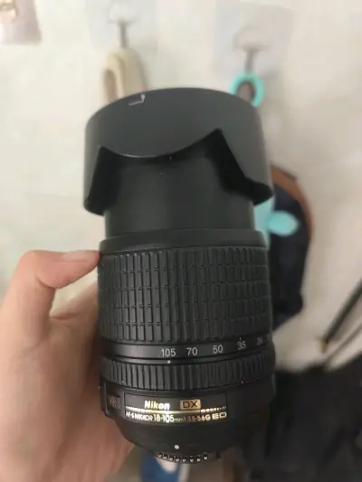 以为是坏镜头 结果收到特别出人意料，橙色特别好，包装也特别的用心 里面泡沫很多，不用担心海运被搞坏，挖媒机这个平台特别好，希望以后可以淘到更多不错的镜头。