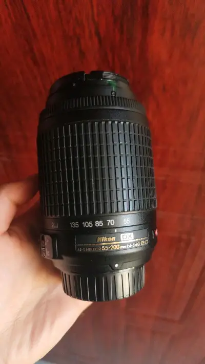 收到看到霉丝很多，还好镜头不贵 找人清理一下就ok啦， 整体外观一如既往地好，特别出人意料，运输也特别快，包装也特别的用心，里面泡沫很多，希望以后可以淘到更多不错的镜头，喜欢挖媒机这个平台。