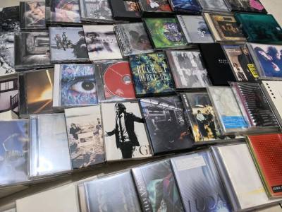 在日拍买了一大包cd，使用了分箱服务，海运价格也很合适。商品成色很好，基础加固得也很仔细，很满意的一次购物体验。