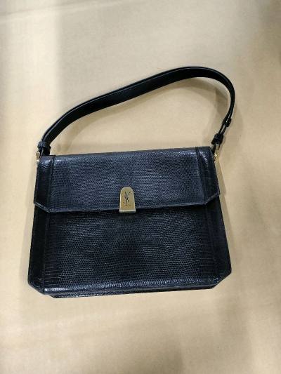 这次的购物体验总体来说还是比较不错的，瑕疵的一些小问题也都可以接受，希望下次也能这么好运气吧。也会继续支持下去的。