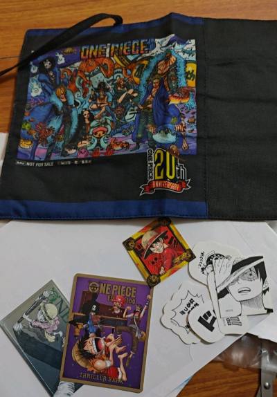 这次淘到了海贼王20周年限定周边 很好看的帆布收纳袋 还有一些小稀有贴纸～古早的东西真的很貌美啊(˵¯͒〰¯͒˵)  这次走的小型航空速度很快 喜欢～