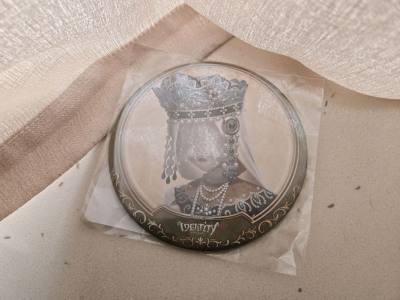 第一次海淘选择了挖煤姬 ，是指导新手入门海淘的一款超实用app，页面非常清晰明了，加载速度快，使用说明也很详细，很好的解决了新手海淘的困惑。 �这次海淘的物品是第五人格七周年真髓，从拍卖到入库发货，整个流程非常顺利。国际物流选择了竹蜻蜓plus。虽然物品没有选择加固...