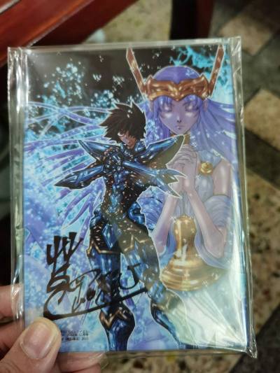 圣斗士星矢G的立牌和扇子
还有海皇的亚克力小立牌卡
还有一份数码宝贝的文件夹
雅典娜的冰箱贴也是很棒的