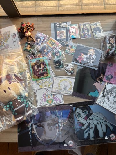 买了个鬼灭之刃的福袋，本来看到有竹蜻蜓的图标，以为可以用竹蜻蜓，但购买发货是才说福袋不能用竹蜻蜓，最近130元运费走了竹蜻蜓，还好福袋里面的东西还是值了