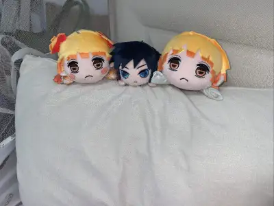 这次通过平台购买的《鬼灭之刃》趴趴玩偶真的太让人惊喜了！做工超级精致，角色表情还原度超高，软乎乎的面料摸起来特别舒服，抱在怀里大小也刚刚好，简直是次元壁破了的感觉～平台服务也必须夸夸，虽然人在日本，但物流速度比预期快很多，包装得特别仔细，完全没有损坏，客服回复也很及...