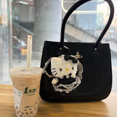 如此之萌 等待的时间也可以接受 包装完好～4个包 邮费200 被税320！但是太太美貌 喜欢捏 品相都很好～价格美丽～中古包我的爱。秒切也太香了，丝滑到手?