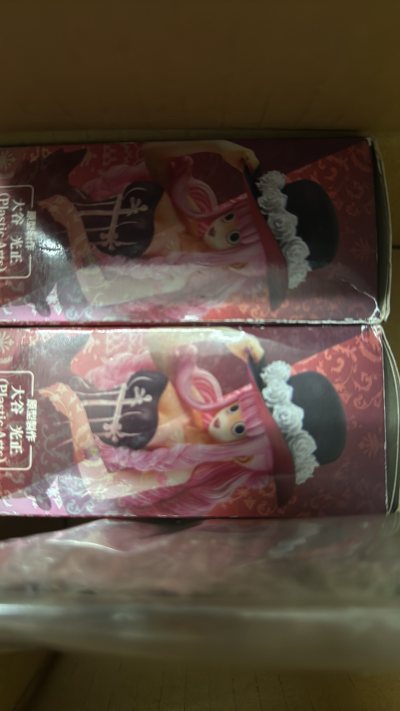 很开心买到了千值练佩罗娜，这款冰箱贴做工很不错，搭配隐藏吐舌头佩罗娜，很俏皮的感觉。另外还买到了龙珠z的载具钥匙扣，很经典