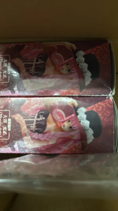 很开心买到了千值练佩罗娜，这款冰箱贴做工很不错，搭配隐藏吐舌头佩罗娜，很俏皮的感觉。另外还买到了龙珠z的载具钥匙扣，很经典