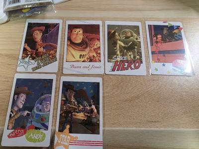 这次最期待的商品是ensky的玩具总动员拍立得卡片哦！已经绝版了，陆陆续续都是在煤炉切到的好价！樱花妹包装很好，有硬纸板保护，非常开心非常好！