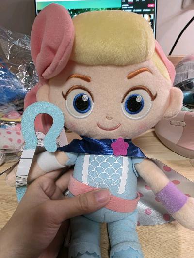 这个娃娃很大，但是价格却非常实惠，买来检查发现也没有任何瑕疵，这个是和别人拼团运回国的，也非常实惠，真的非常喜欢呀！