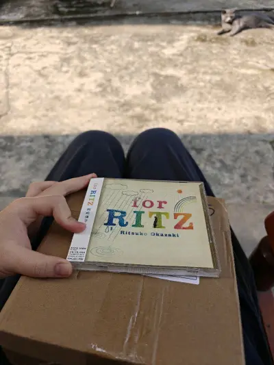 终于拿到了等了有差不多一个月期间也买了不少的碟，开心死了后续还会有好多cd一想到就兴奋期待，捡到了好多国内二手市场没有的碟