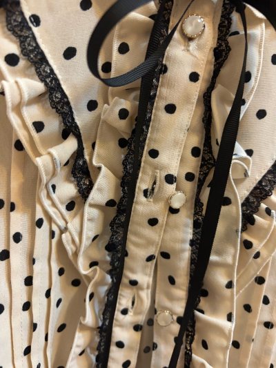 波点衬衫蕾丝
